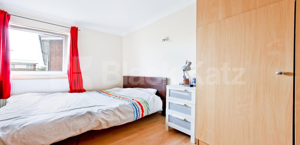 			UNDER OFFER , 3 Bedroom, 1 bath, 1 reception Apartment			 Windsor Court - Copers Road, Bermondsey